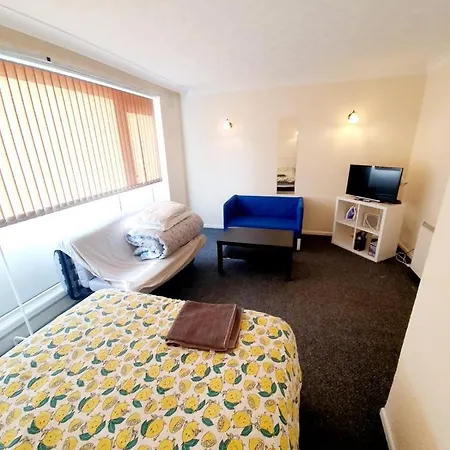 Rayleigh Town Centre 3 Bedroom Apartment Exterior photo
