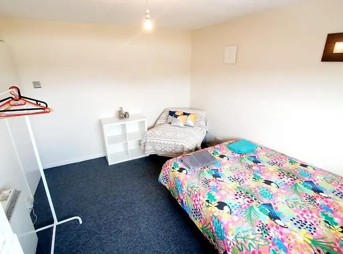 Rayleigh Town Centre 3 Bedroom Apartment