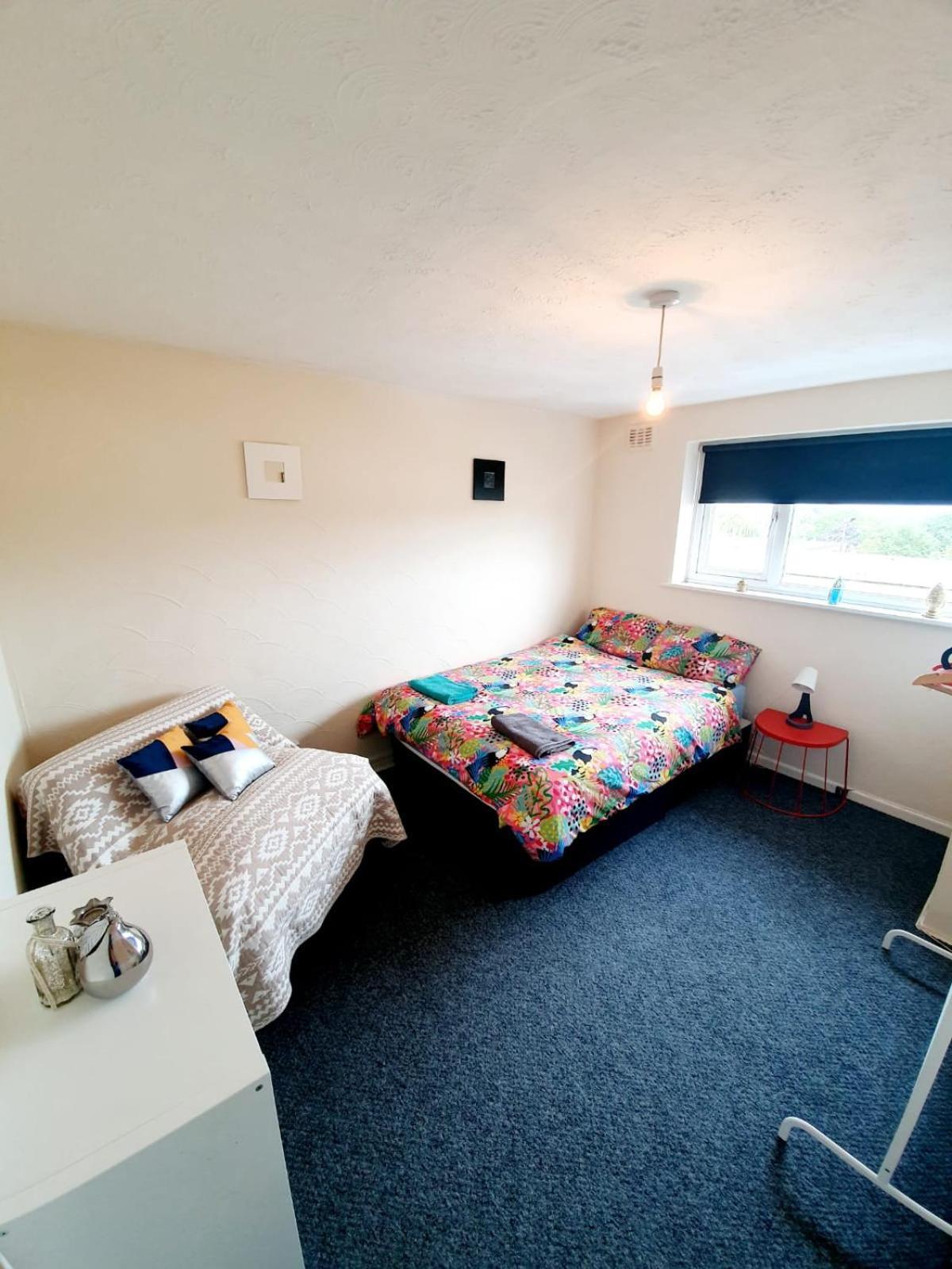 Town Centre 3 Bedroom Apartment *